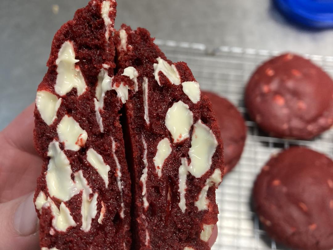 Valentine's Cake Box - Image 2